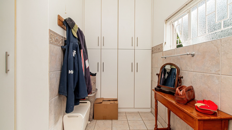 5 Bedroom Property for Sale in The Island Western Cape